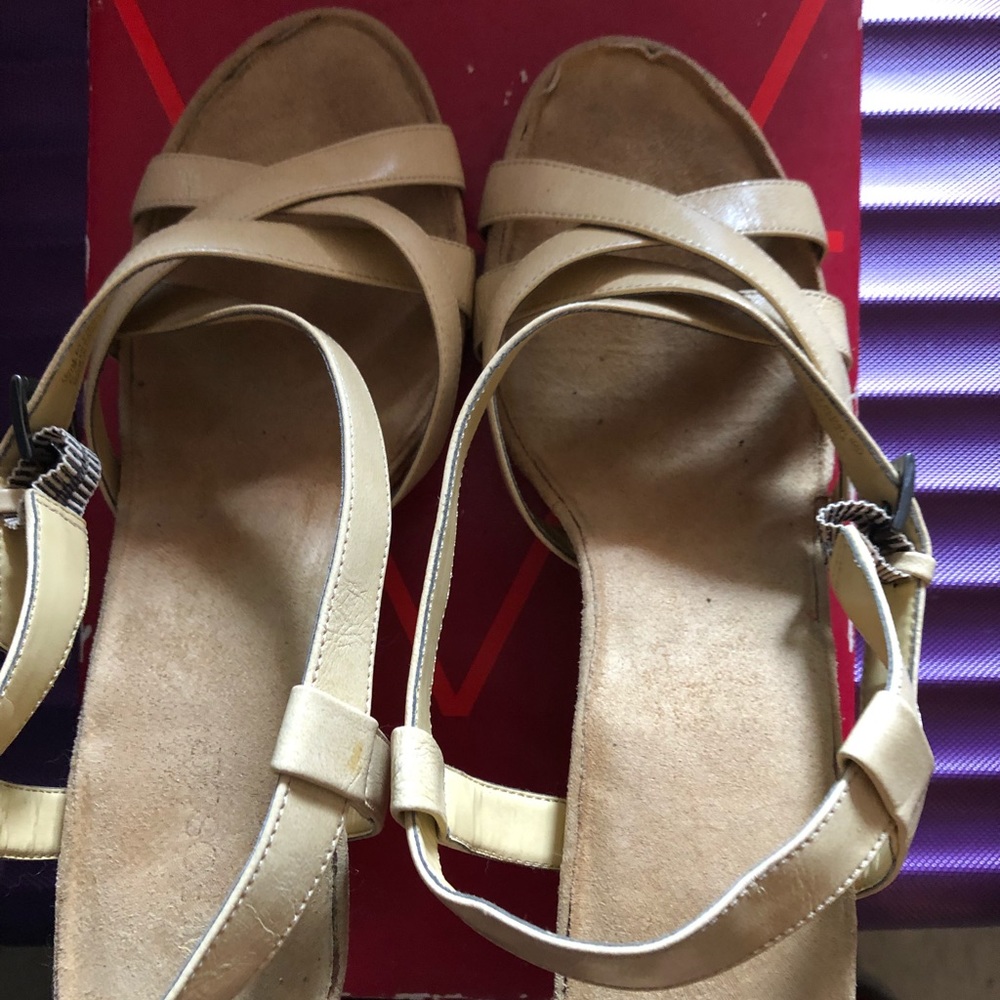 Aerosols wedge sandals